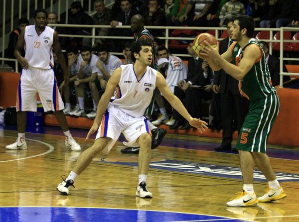 Erkek Basketbolcular Aliağayı farklı geçti Erkek Basketbolcular Aliağayı farklı geçti